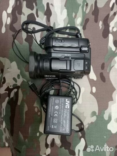 Видеокамера JVC GZ-MC500AG