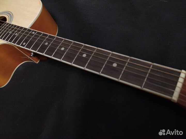 Акустическая гитара