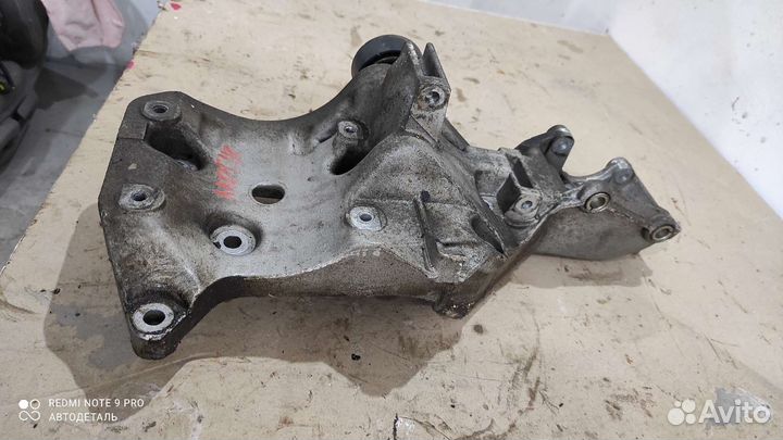 Кронштейн крепления Ларгус, сандеро, лонан 1