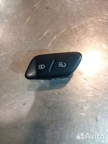 Кнопка центрального замка VW Polo