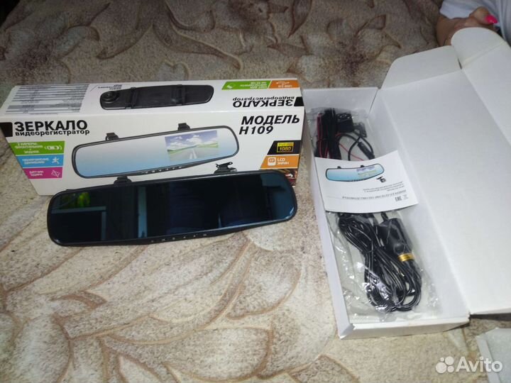 Зеркало заднего вида с видео регистратором