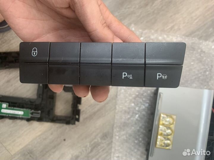 Накладка кулисы с пепельницей и блоком кнопок