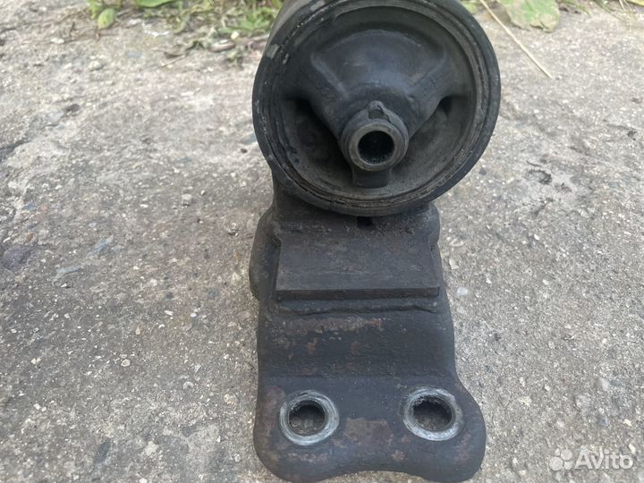 Левая опора двигателя mitsubishi lancer 9