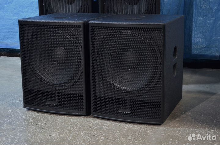 Два активных облегченных сабвуфера для выездной ра