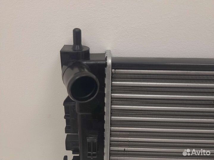 Радиатор охлаждения KIA Rio Solaris 17