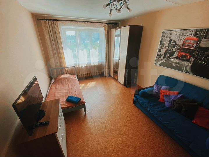 2-к. квартира, 60 м², 1/10 эт.
