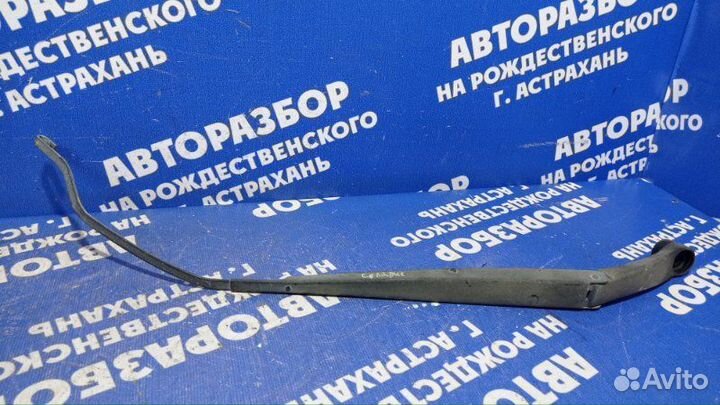 Левый поводок дворника Hyundai Solaris 1 седан