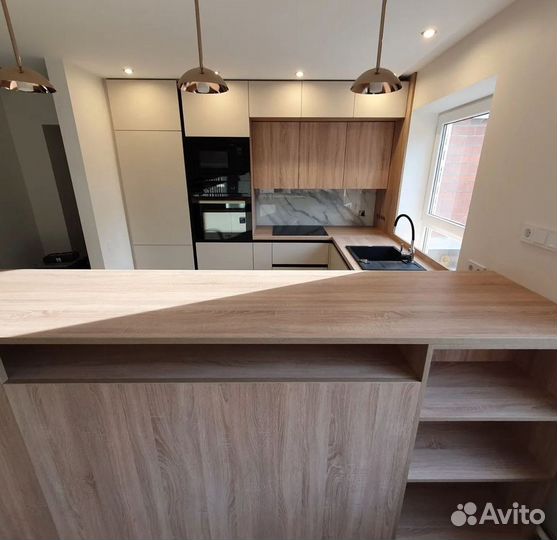 Кухня под потолок модная