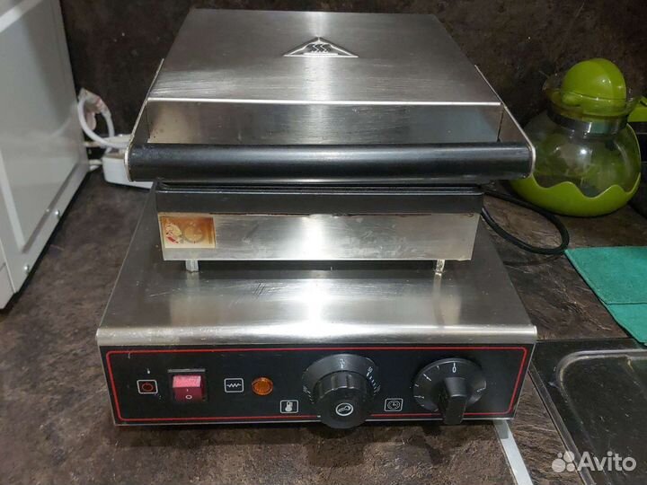 Электровафельница б/у в отличном состоянии