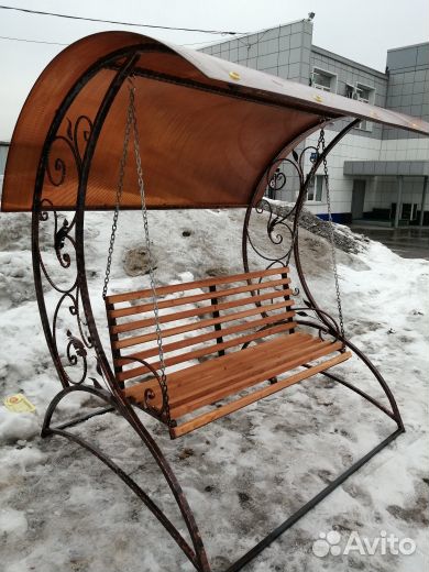 Садовые качели с элементами ковки