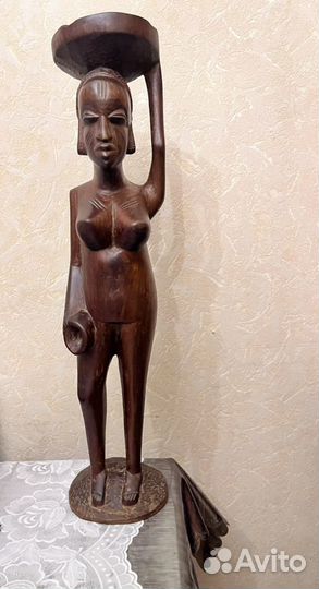 Деревянные статуэтки женщины