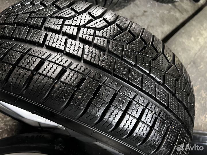 Hankook Winter I'Cept Evo2 W320 215/45 R17