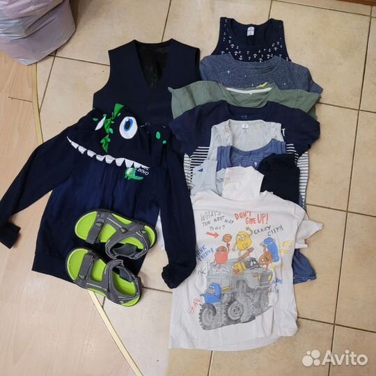 Отдам за 2 кг конфет машинки