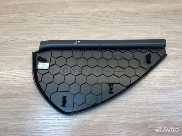 Накладка торпедо левая Skoda Rapid