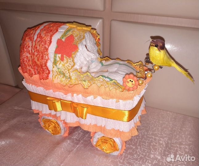 Коляска с памперсами. Подарок для новорожденного