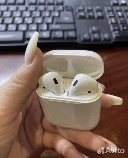 Беспроводные наушники apple airpods