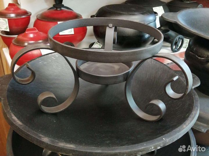 Садж на подставке, чугунный