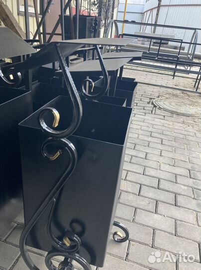 Урна кованая