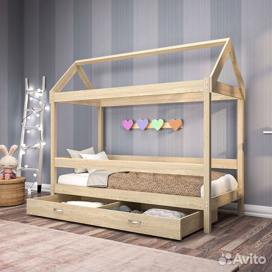 Кровать домик из дерева