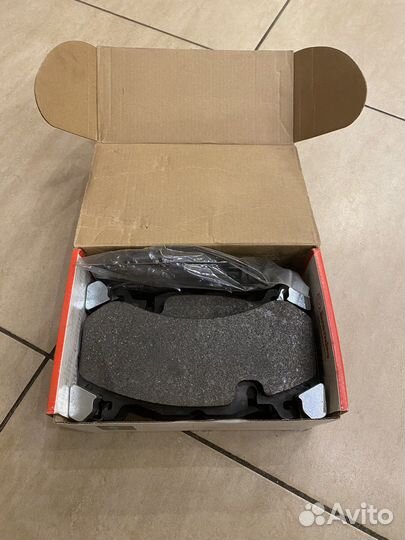 Тормозные колодки Brembo