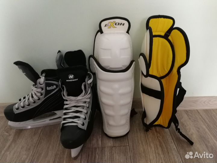 Коньки и наколенники б/у