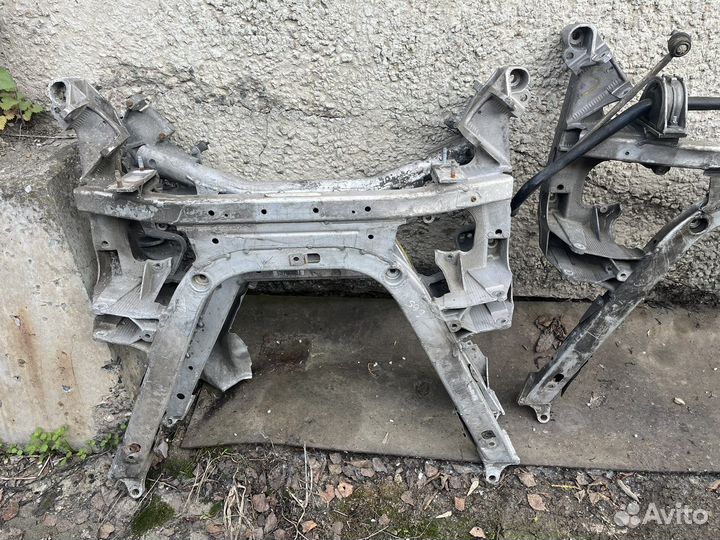 Подрамник для Бмв Е65