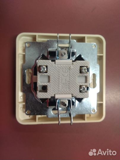 Выключатель двухклавишный