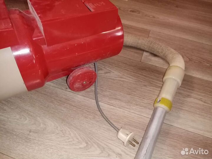 Пылесос Ракета 77