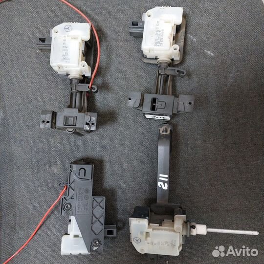 Мерседес 164,221,251 замок лючка топливного бака