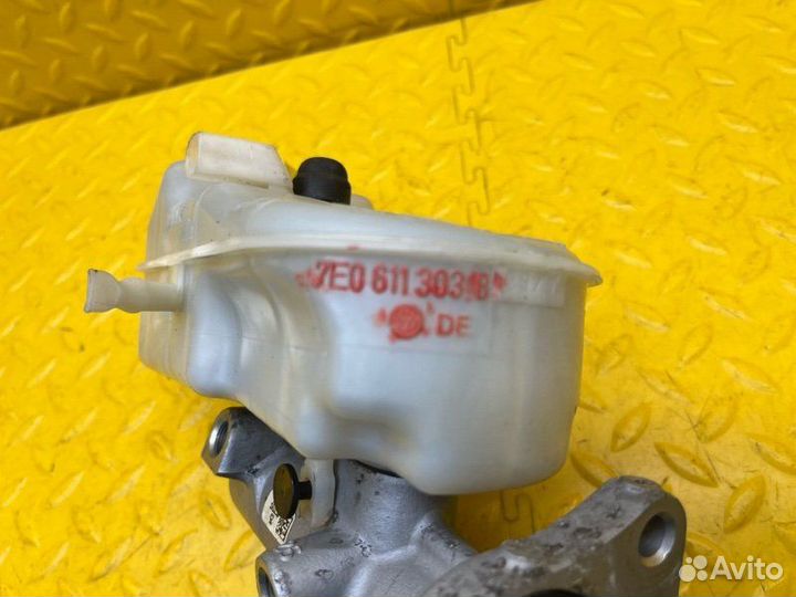 Главный тормозной цилиндр с бачком Volkswagen