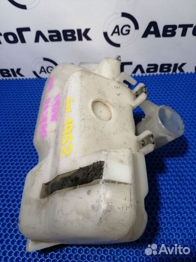 Бачок омывателя фар Mitsubishi Pajero