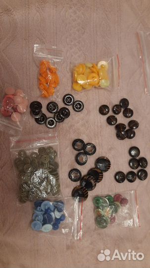 Пуговицы, пряжки, тесьма, кружево пакетом