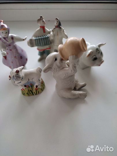 Коллекция фарфоровых статуэток