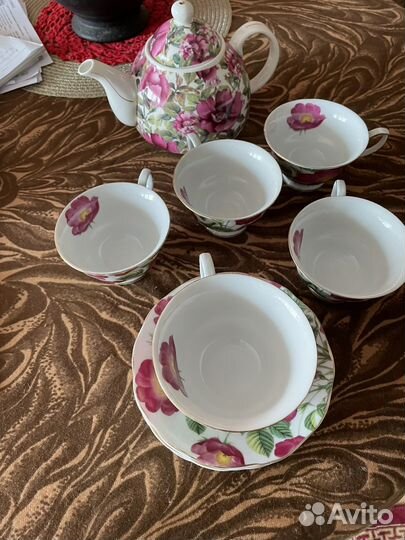 Фарфоровый чайный набор новый