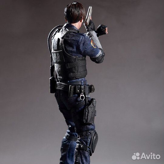 Игровой персонаж Леон Скотт Кеннеди из RE