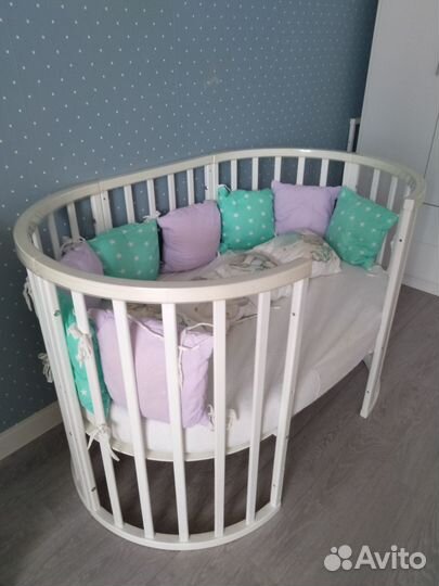 Детская кроватка с маятником круглая