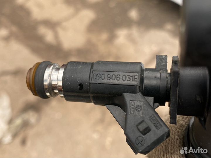 Топливная рампа всборе VAG 1.4-1.6 030133319L