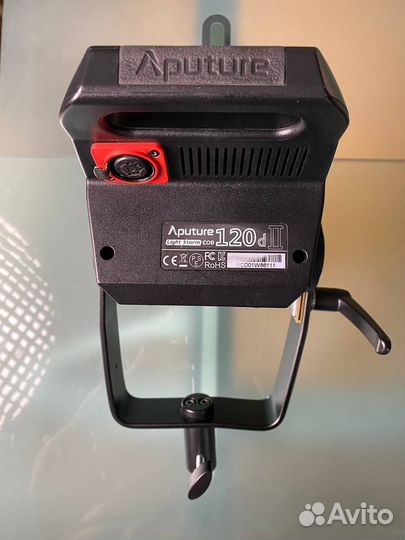 Осветитель Aputure LS C120d II (V-mount)