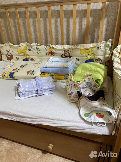 Кроватка детская с матрасиком, бортиками и конверт