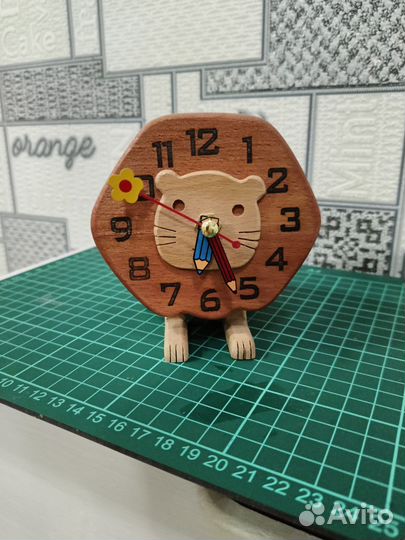 Часы настольные деревянные для интерьера