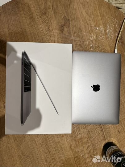 Macbook pro 13 2018 i5 8/256gb