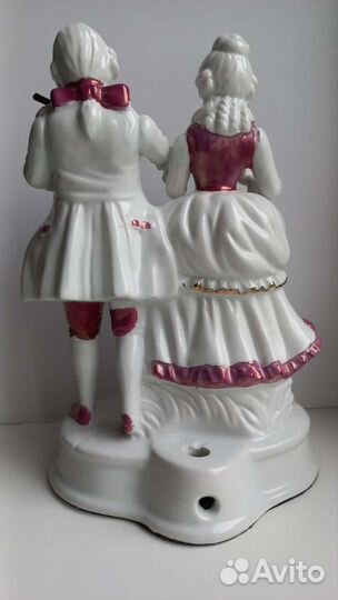 Фарфоровая статуэтка скрипачи