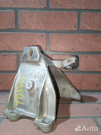 Кронштейн опоры двигателя suzuki escudo TD94W H27A LH