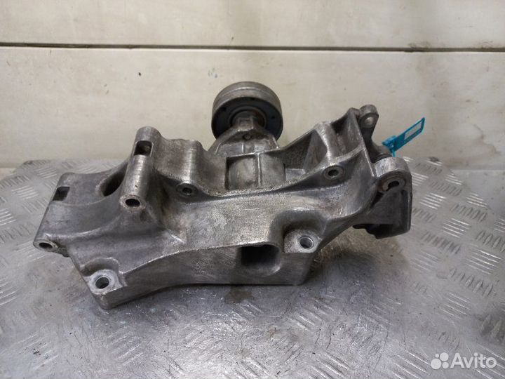 Кронштейн генератора Volkswagen Bora 1.6 MPI