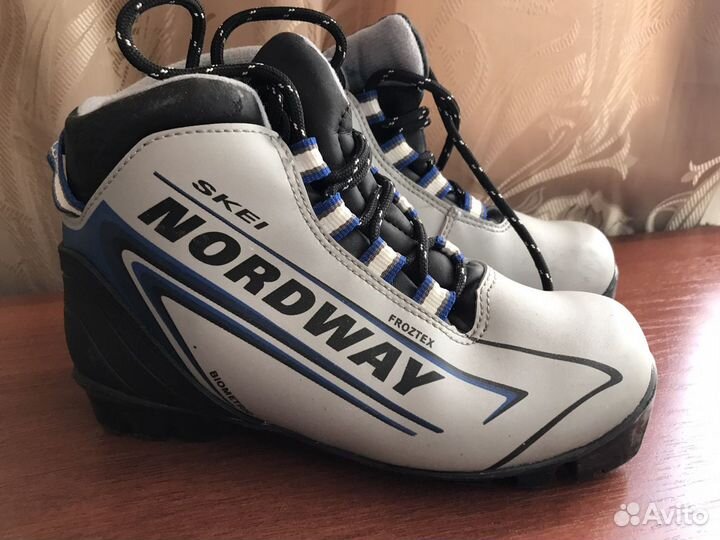 Лыжные ботинки