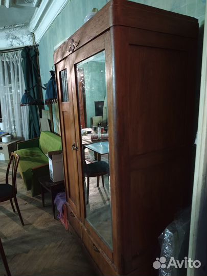 Шкаф с зеркалом плательный старинный