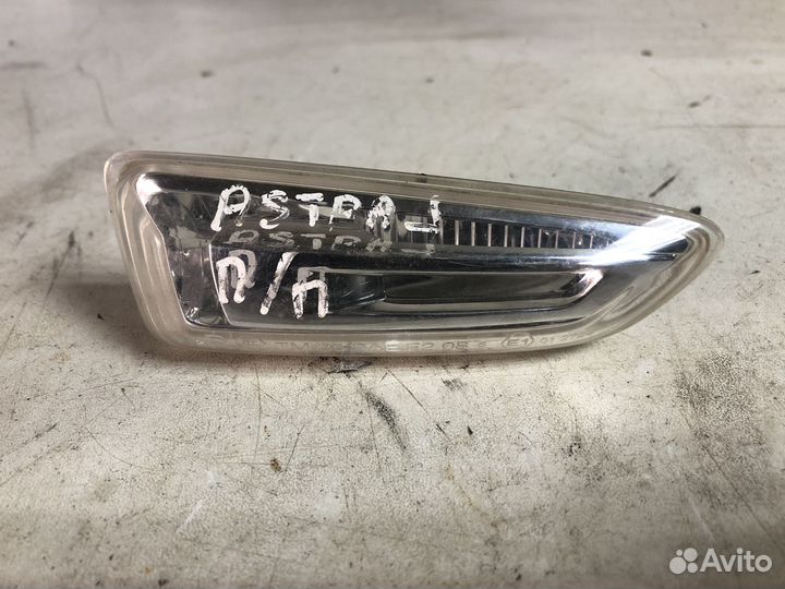 Поворотник Opel Astra J