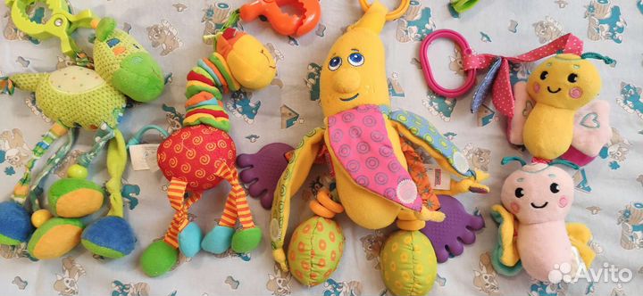 Развивающие игрушки для малышей пакетом