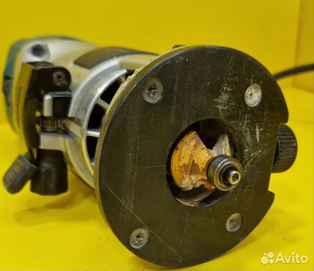 Фрезерный станок Makita RT0700C б/у