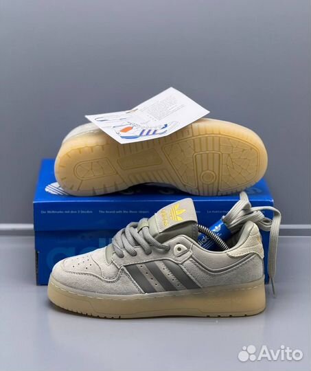 Кроссовки adidas